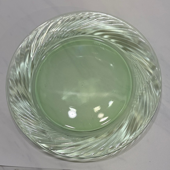 Pyrex Festiva Swirl Light Green Glass Dinner Plates Set of 4 - Picture 2 of 6